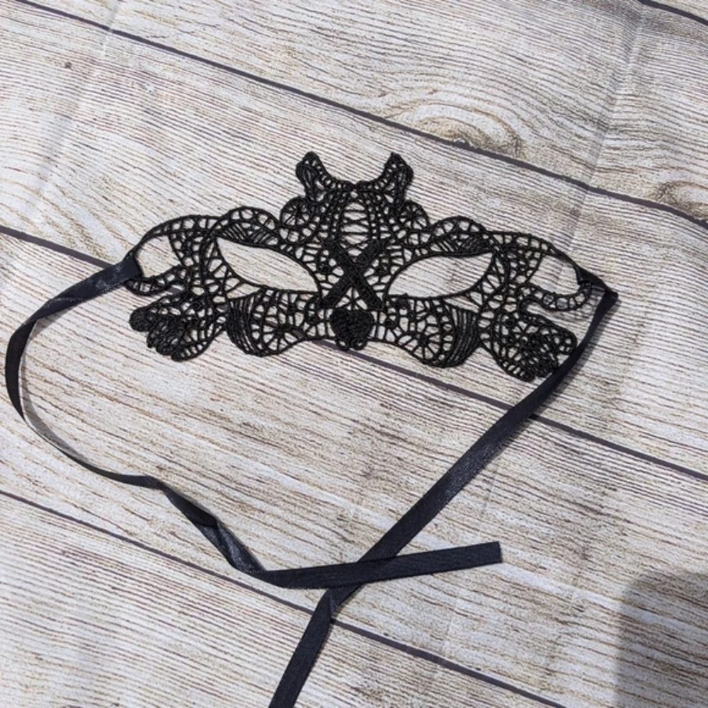 New black lace self tie masquerade mask